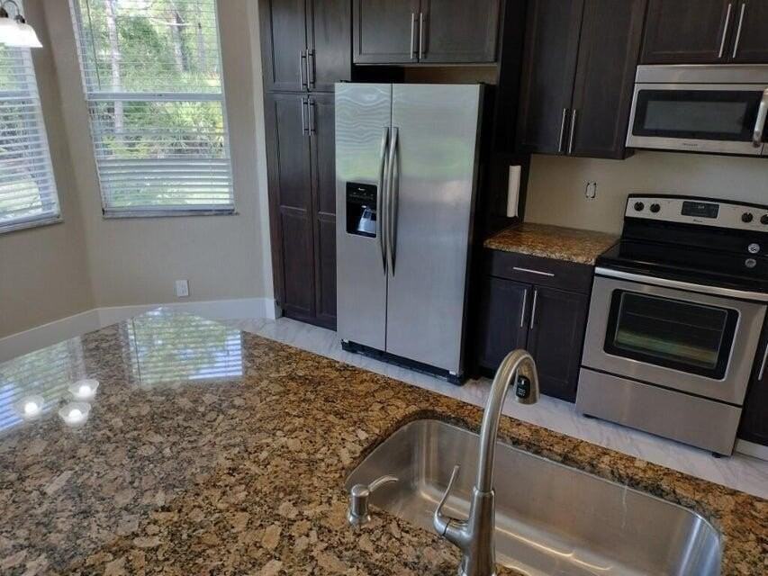 5671 Sunberry Cir - Photo 7 of 47