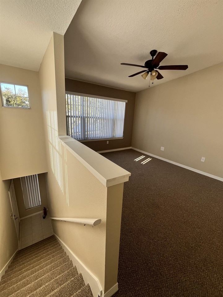 28212 Harbour Vista Cir - Photo 4 of 32