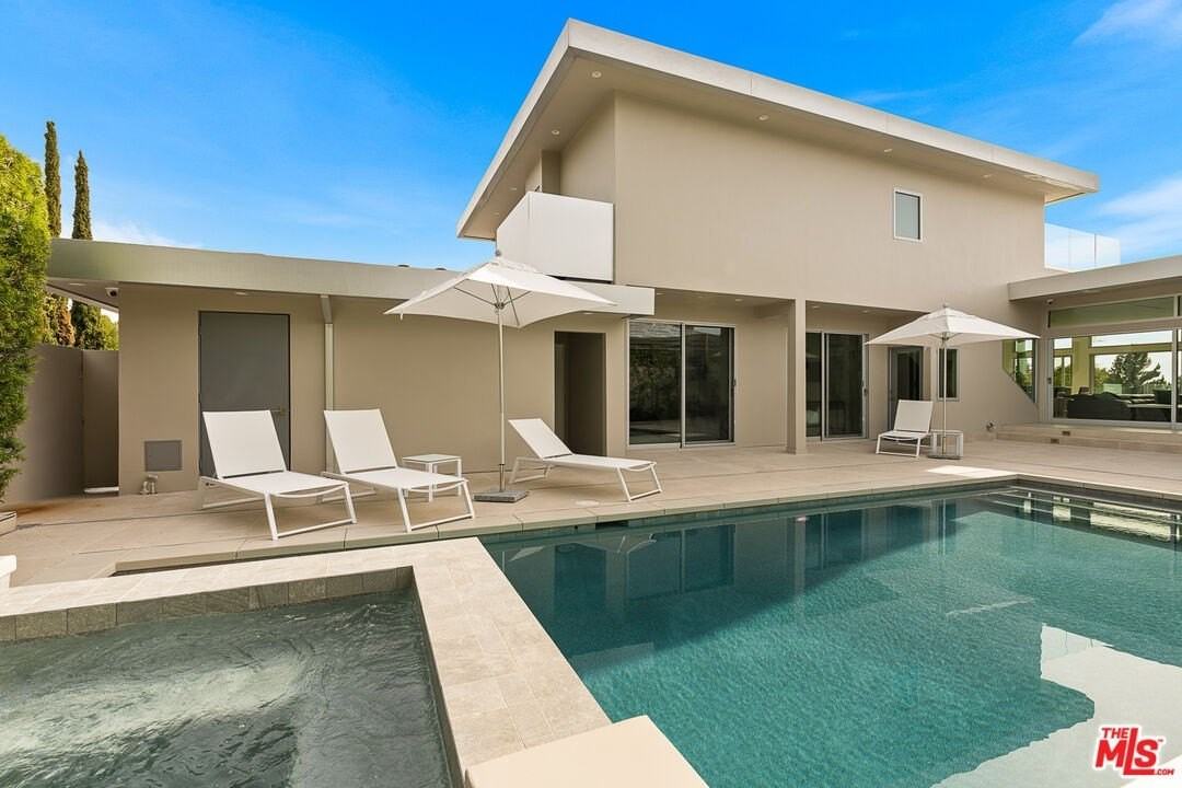 2189 Summitridge Dr - Photo 2 of 50