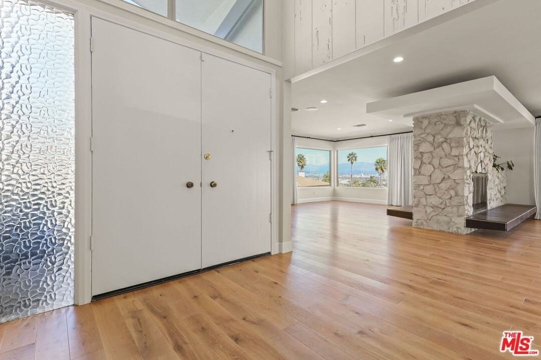 4102 S Cloverdale Ave - Photo 4 of 33