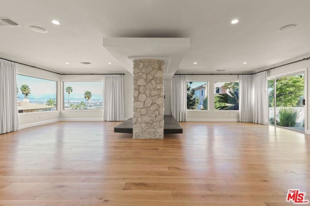 4102 S Cloverdale Ave - Photo 5 of 33