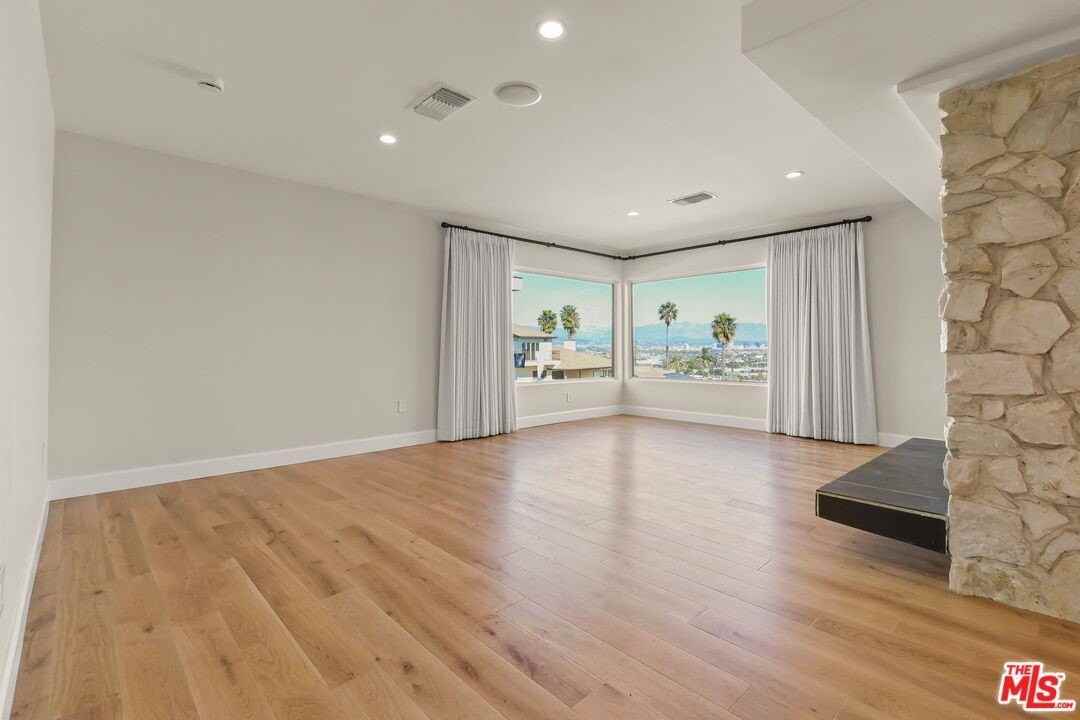 4102 S Cloverdale Ave - Photo 6 of 33