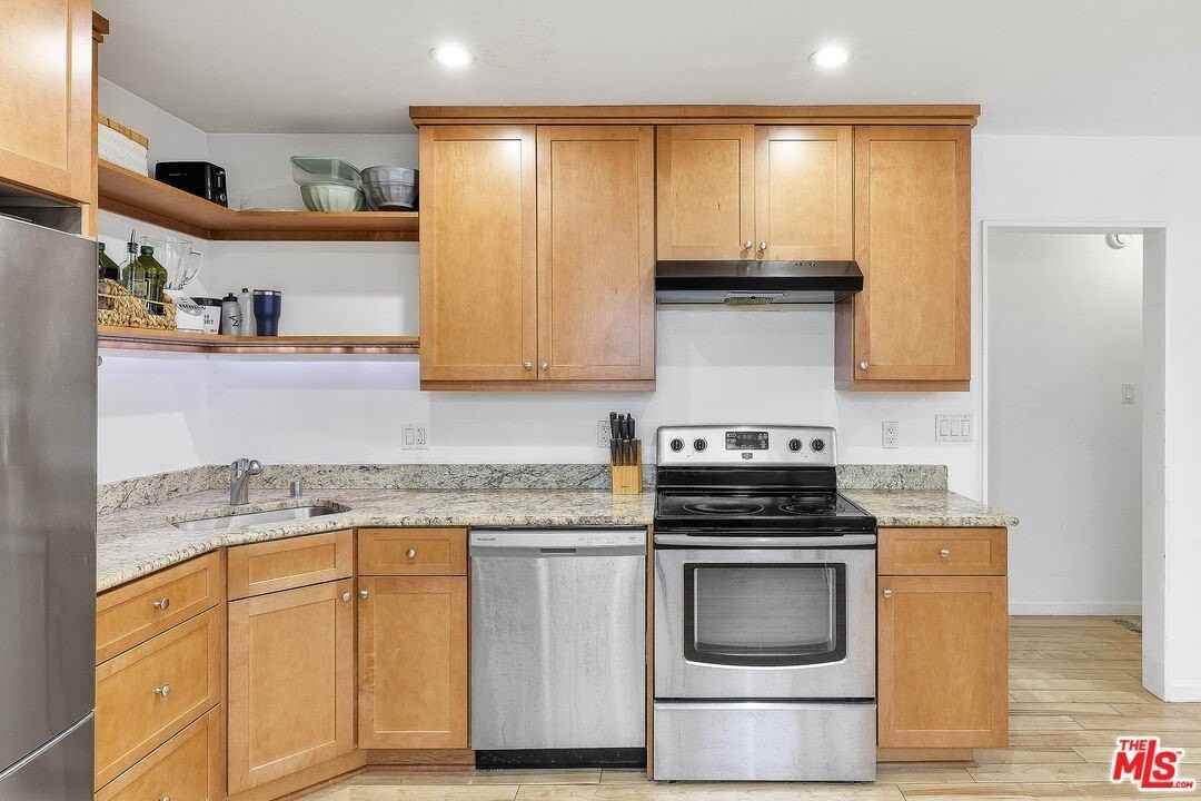 1914 Pacific Ave - Photo 3 of 31