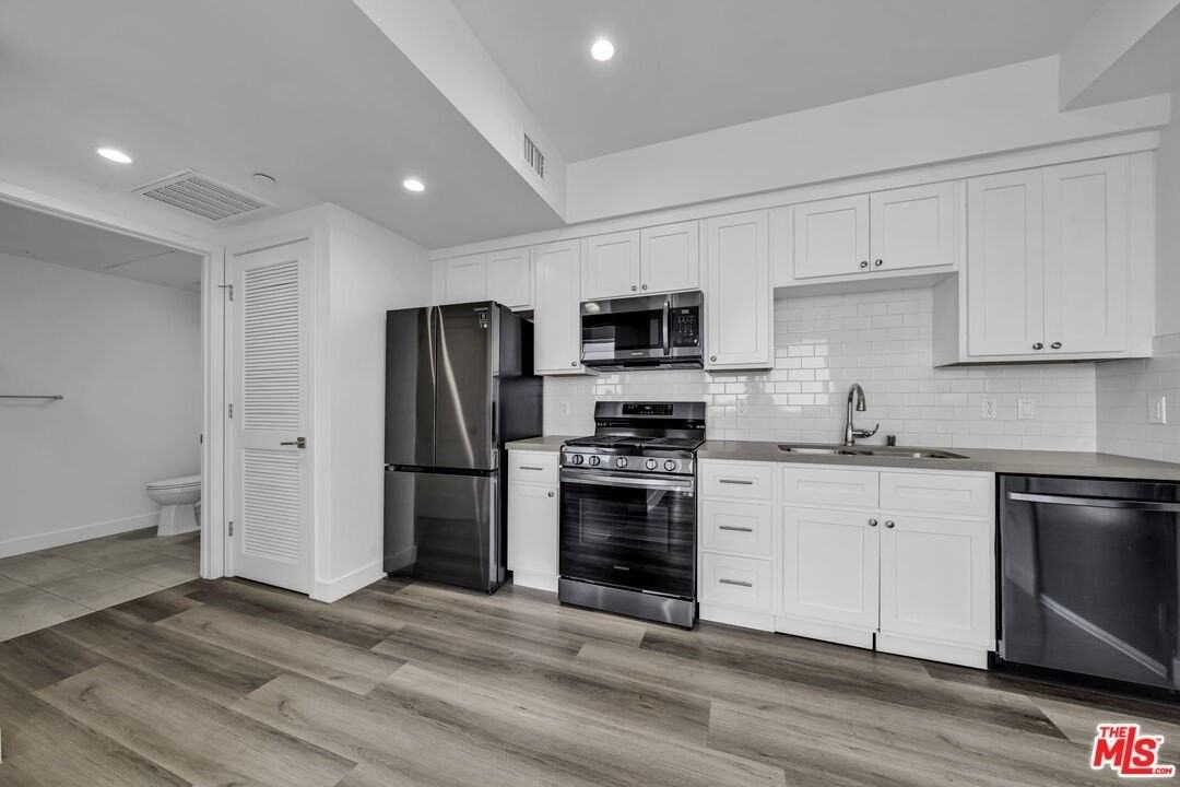 667 N Wilton Pl Apt 504 #504 - Photo 2 of 18