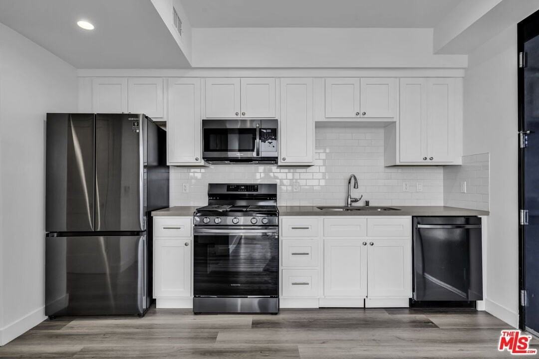 667 N Wilton Pl Apt 504 #504 - Photo 3 of 18