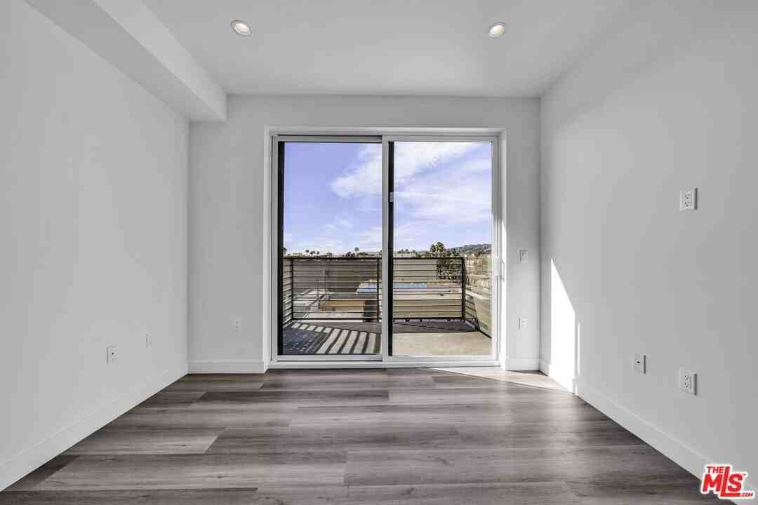 667 N Wilton Pl Apt 504 #504 - Photo 5 of 18