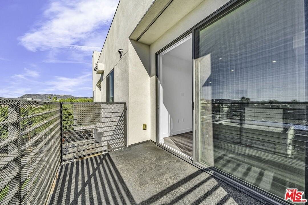 667 N Wilton Pl Apt 504 #504 - Photo 6 of 18