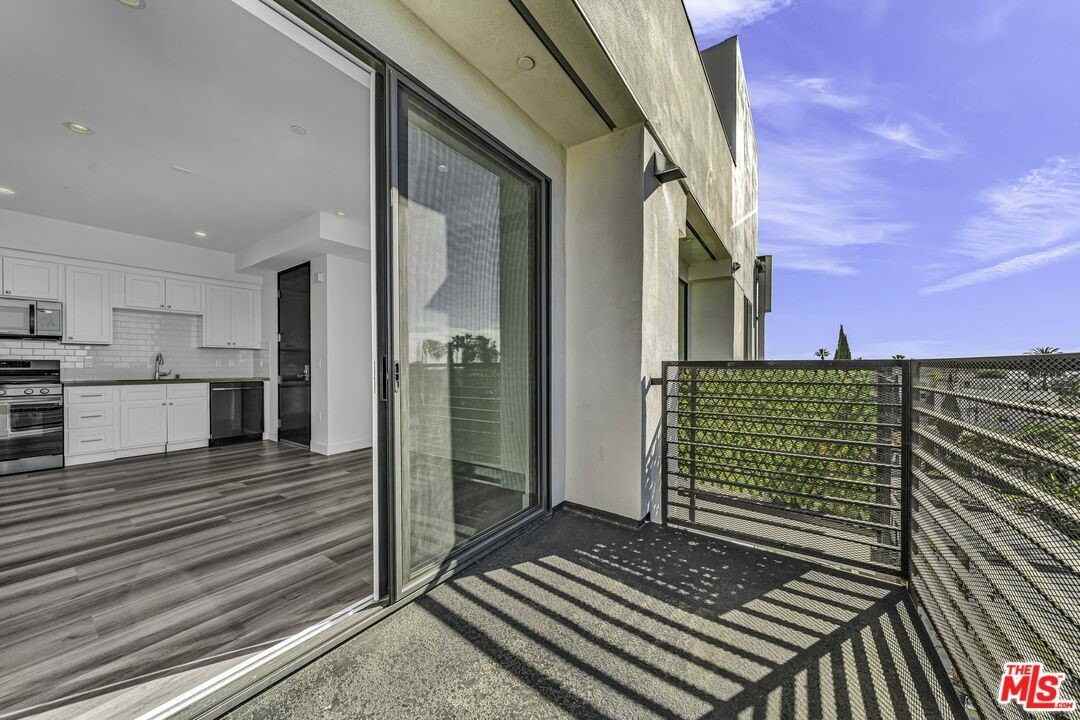 667 N Wilton Pl Apt 504 #504 - Photo 7 of 18