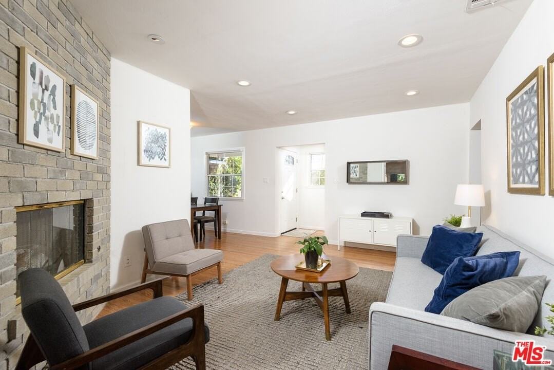 13451 Friar St - Photo 2 of 24