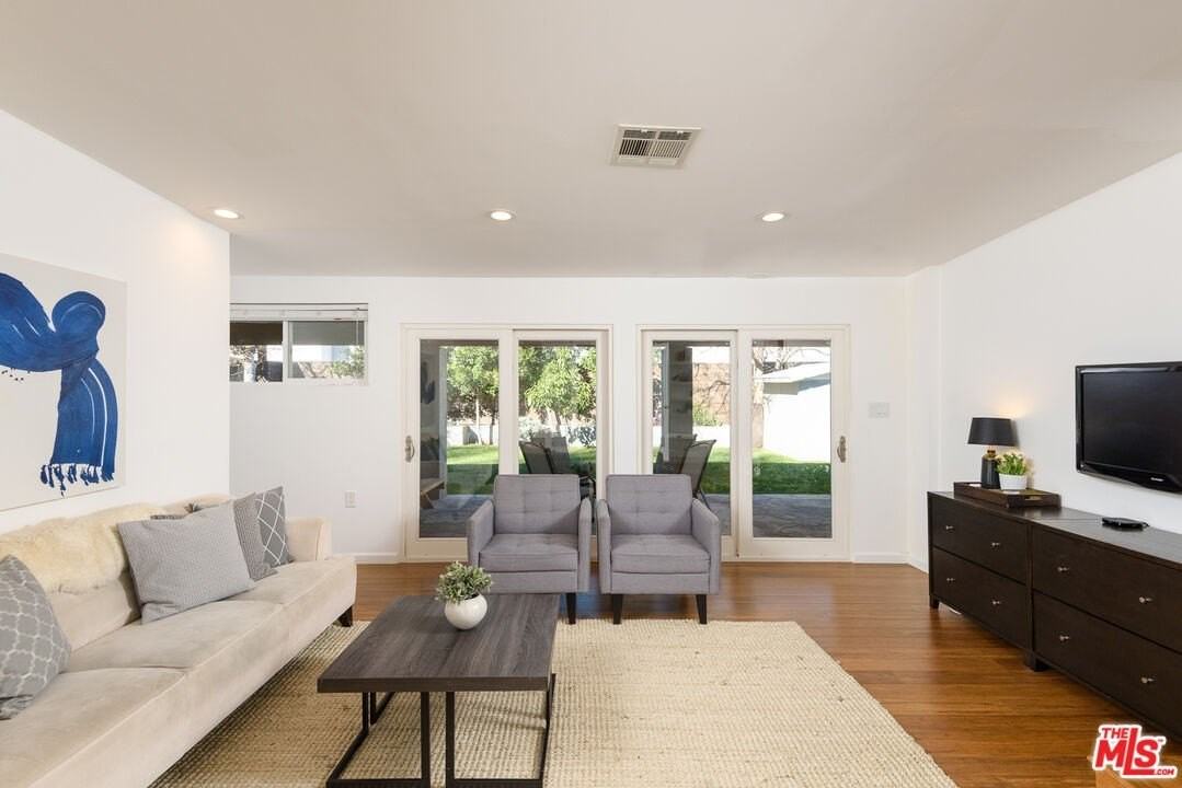 13451 Friar St - Photo 3 of 24