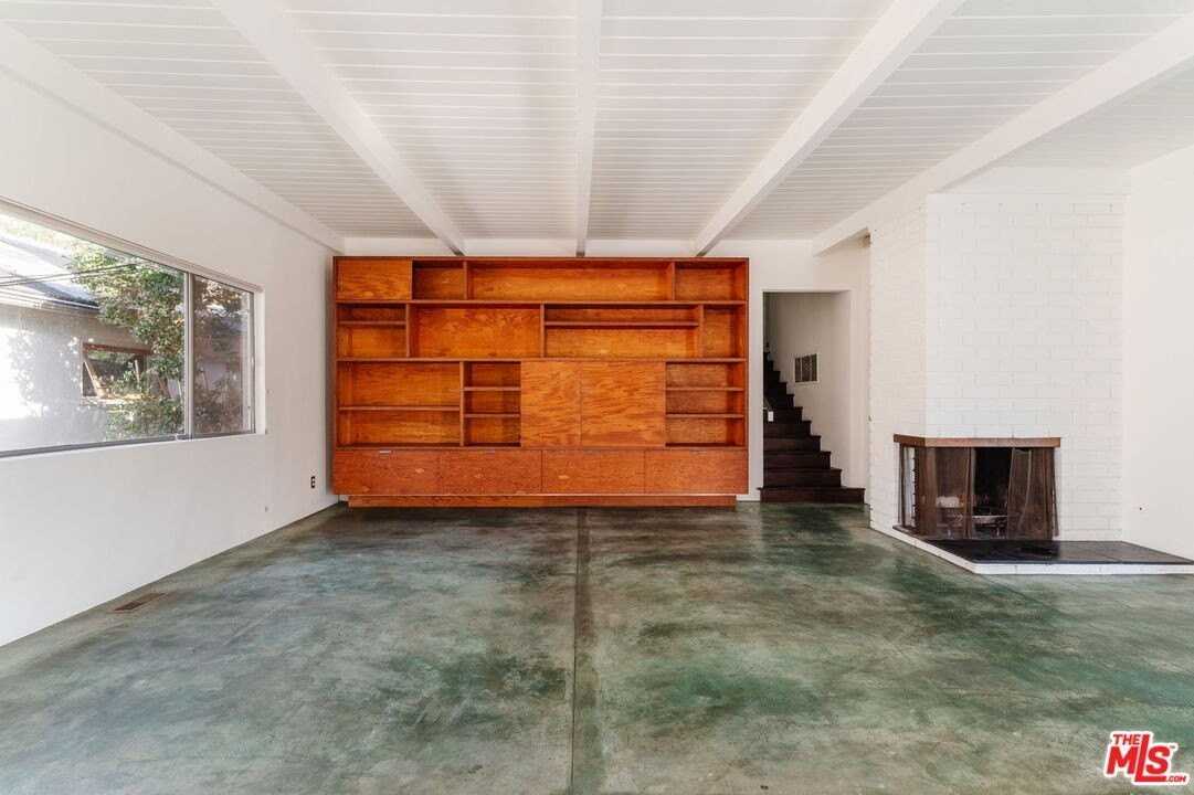 2042 Sanborn Ave - Photo 4 of 42