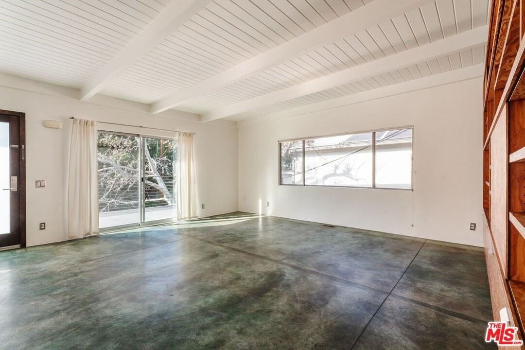 2042 Sanborn Ave - Photo 6 of 42