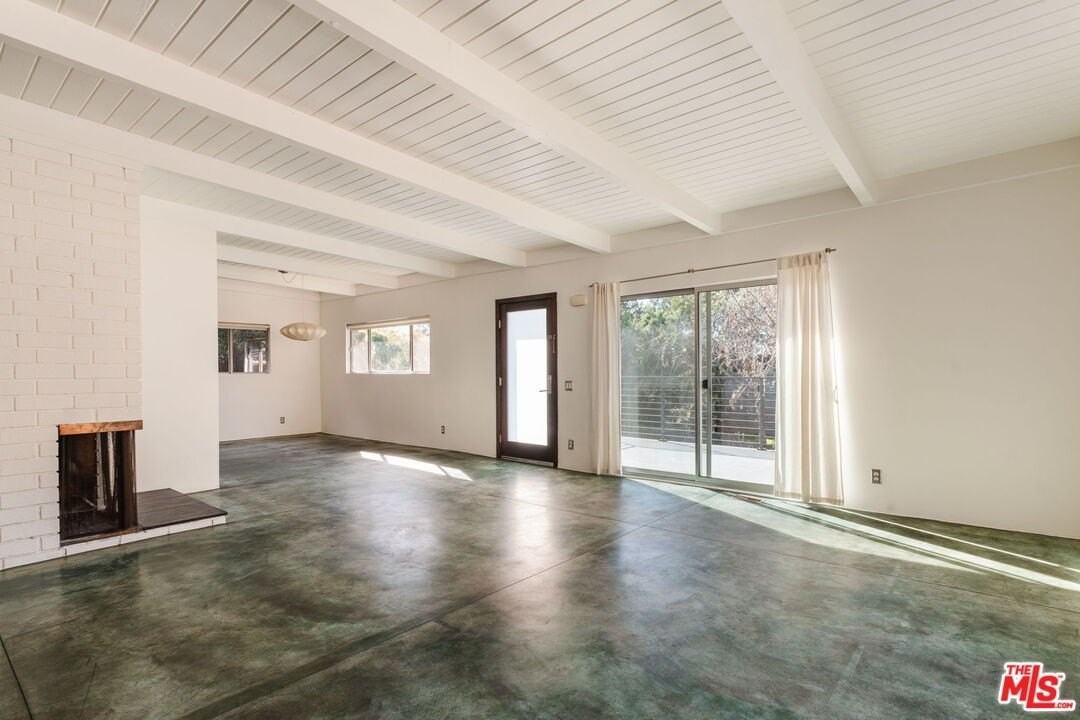 2042 Sanborn Ave - Photo 7 of 42