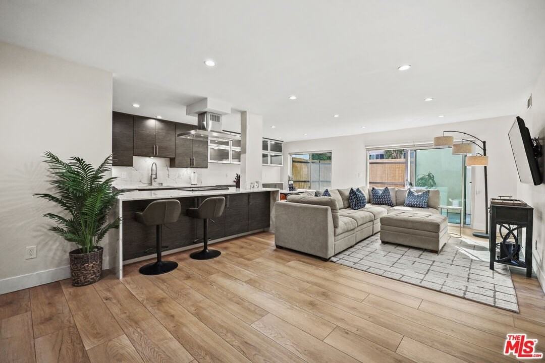 1045 N Kings Rd Apt 108 #108 - Photo 2 of 22