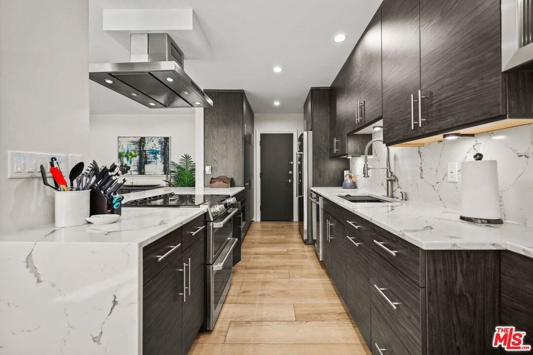 1045 N Kings Rd Apt 108 #108 - Photo 7 of 22