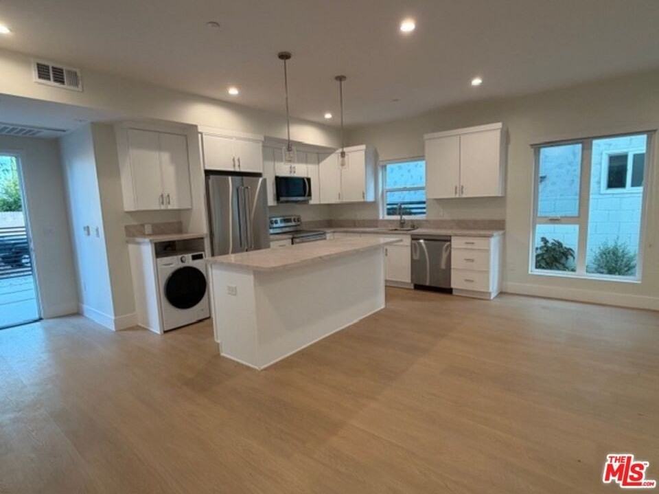 5191 5193 Lindley Ave - Photo 3 of 46