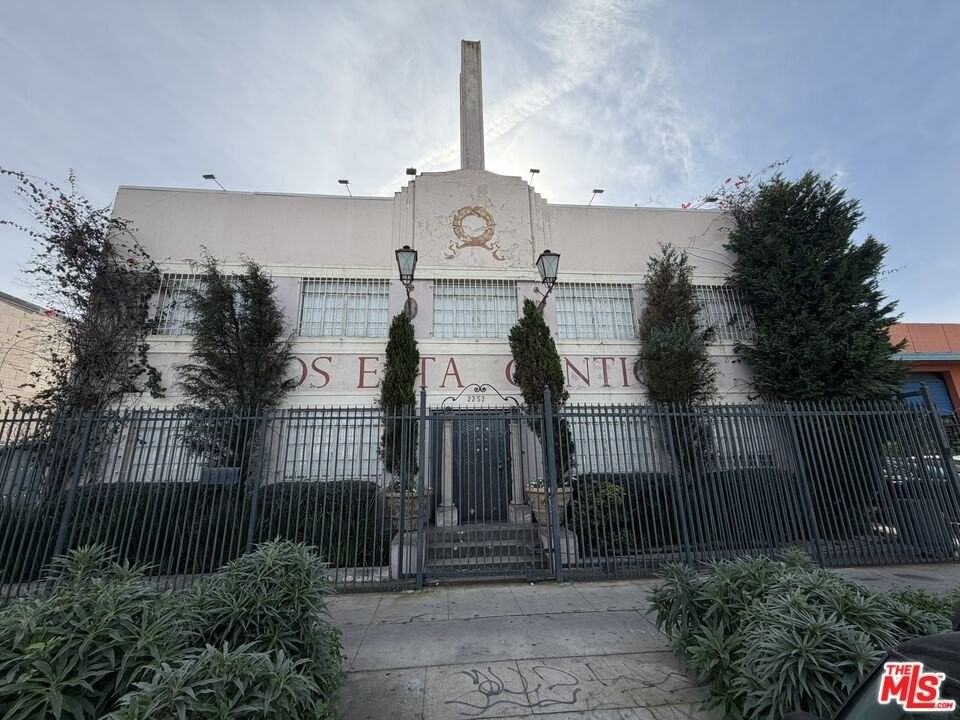 2252 W Washington Blvd - Photo 2 of 37