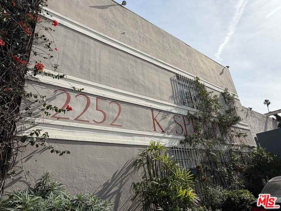 2252 W Washington Blvd - Photo 3 of 37