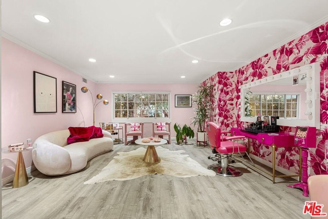 906 Benedict Canyon Dr - Photo 4 of 13