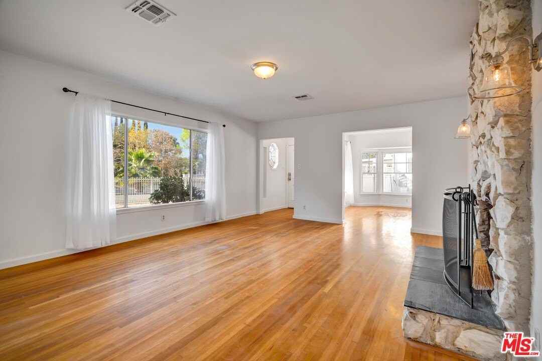 15157 Valleyheart Dr