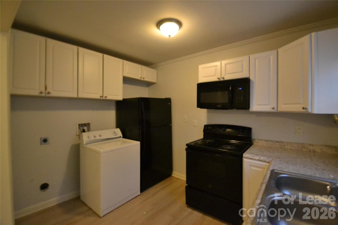 900 Leigh Ave - Photo 2 of 5