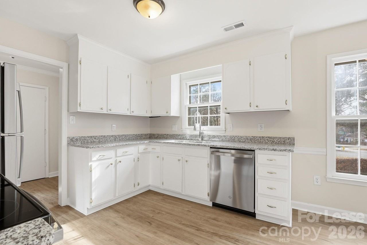 7224 Hackberry Ln - Photo 3 of 30