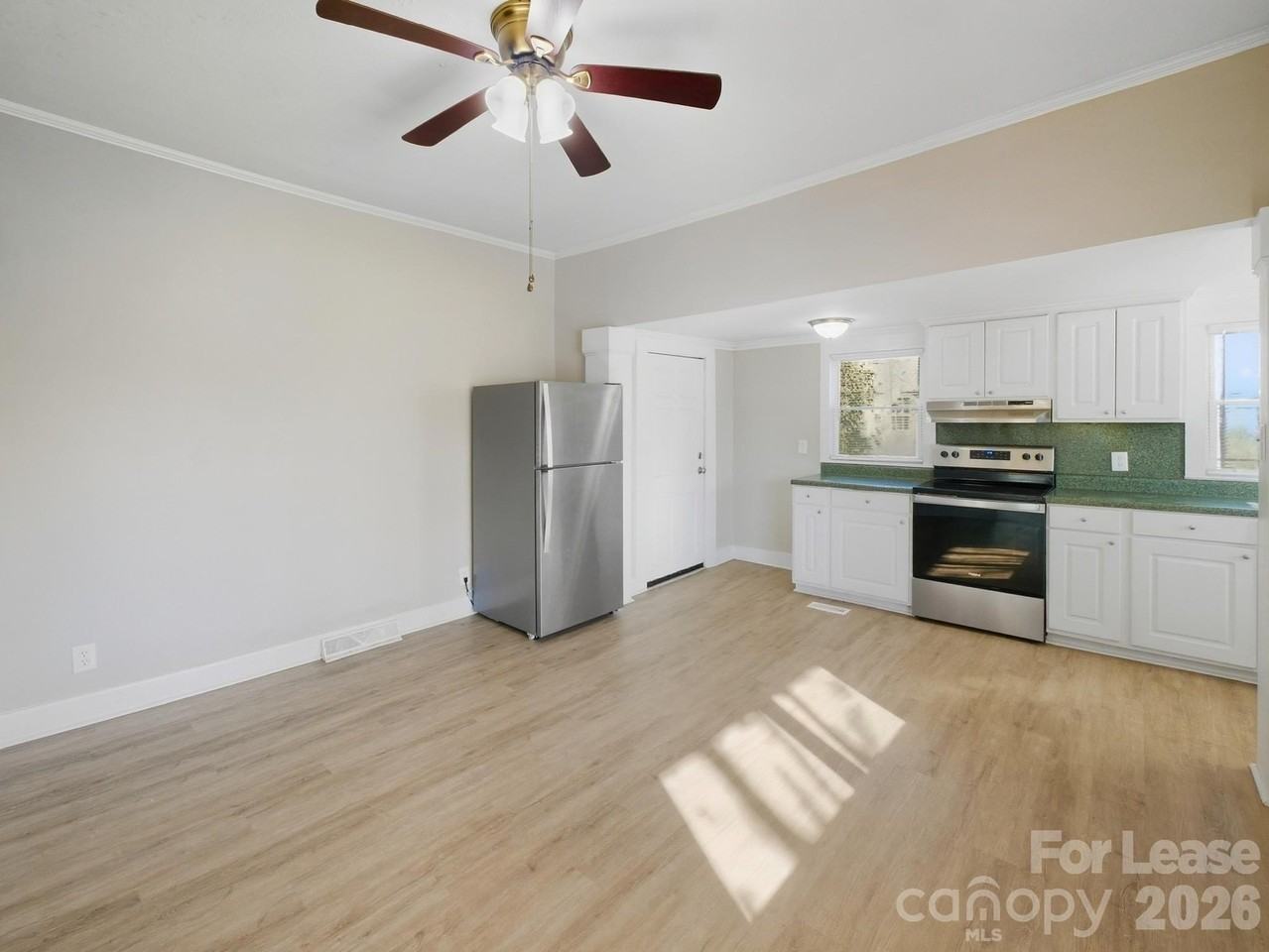 8907 E Franklin St - Photo 4 of 20