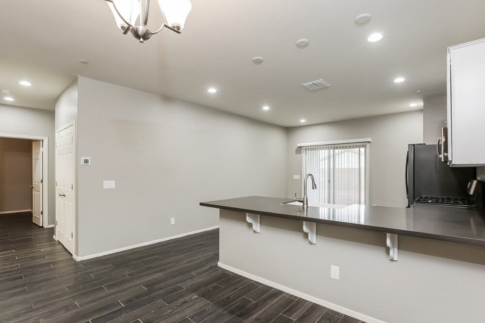 21221 W Hubbell St - Photo 5 of 16