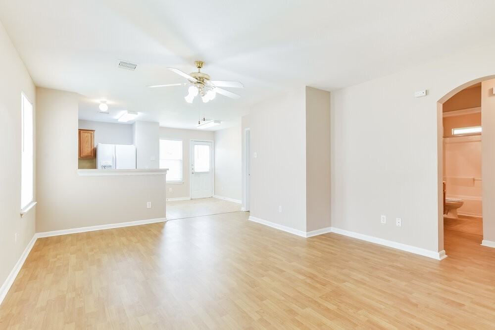 18918 Brownstone Mills Dr - Photo 3 of 16