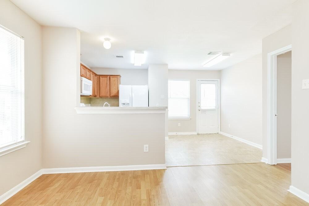 18918 Brownstone Mills Dr - Photo 4 of 16