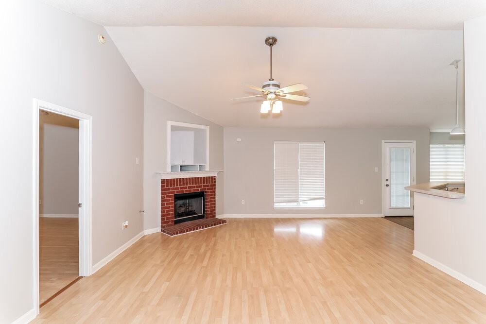 7875 Sarah Ann Dr S - Photo 2 of 15