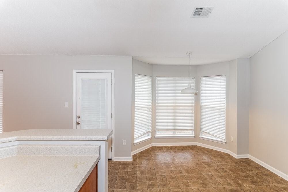 7875 Sarah Ann Dr S - Photo 4 of 15