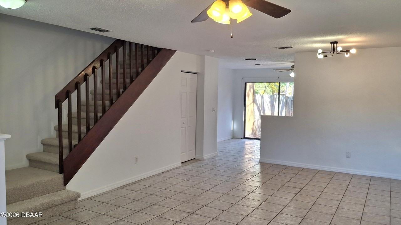 196 W Sandalwood Ct - Photo 2 of 38