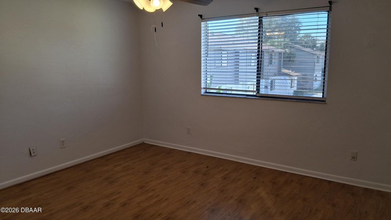 196 W Sandalwood Ct - Photo 5 of 38