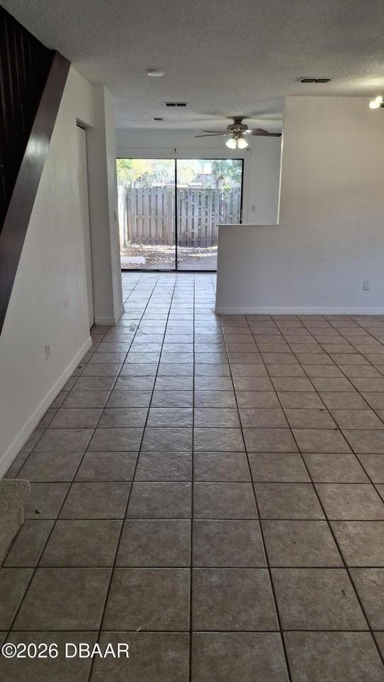 196 W Sandalwood Ct - Photo 4 of 35