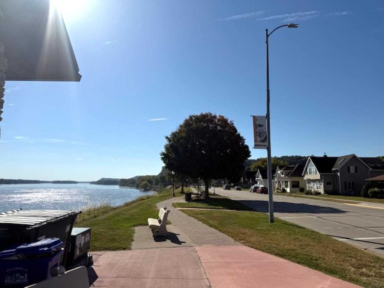 305 S Riverview St - Photo 3 of 11