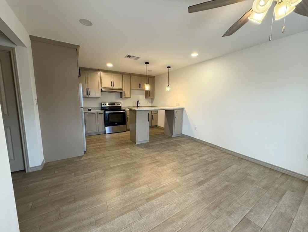 2873 Del Rio Blvd - Photo 2 of 11