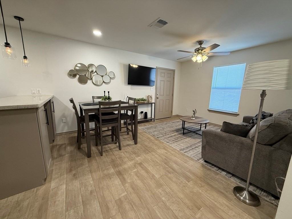 2873 Del Rio Blvd - Photo 3 of 12