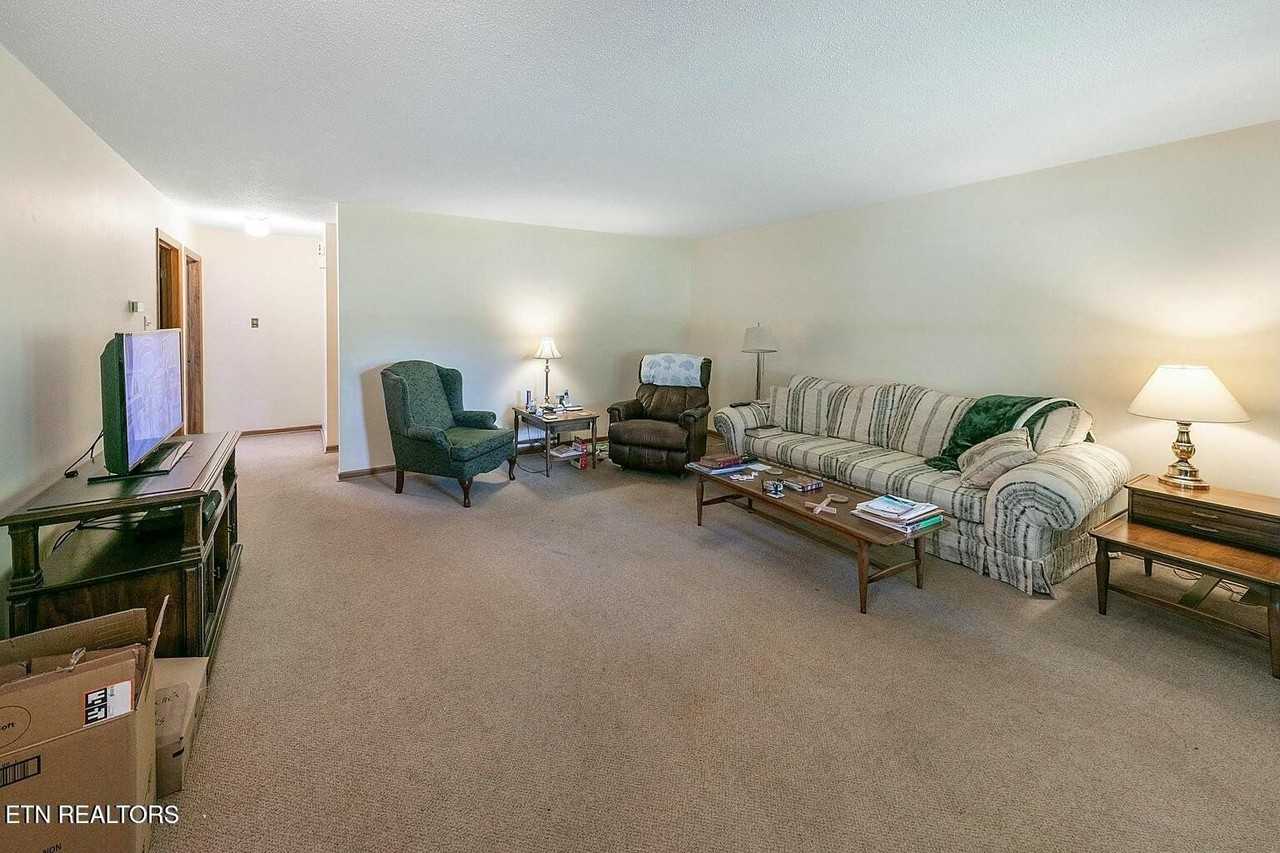 714 Broome Rd - Photo 4 of 10