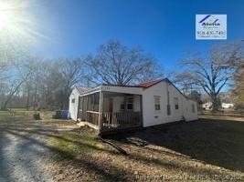 featured image of 122 Douglas St