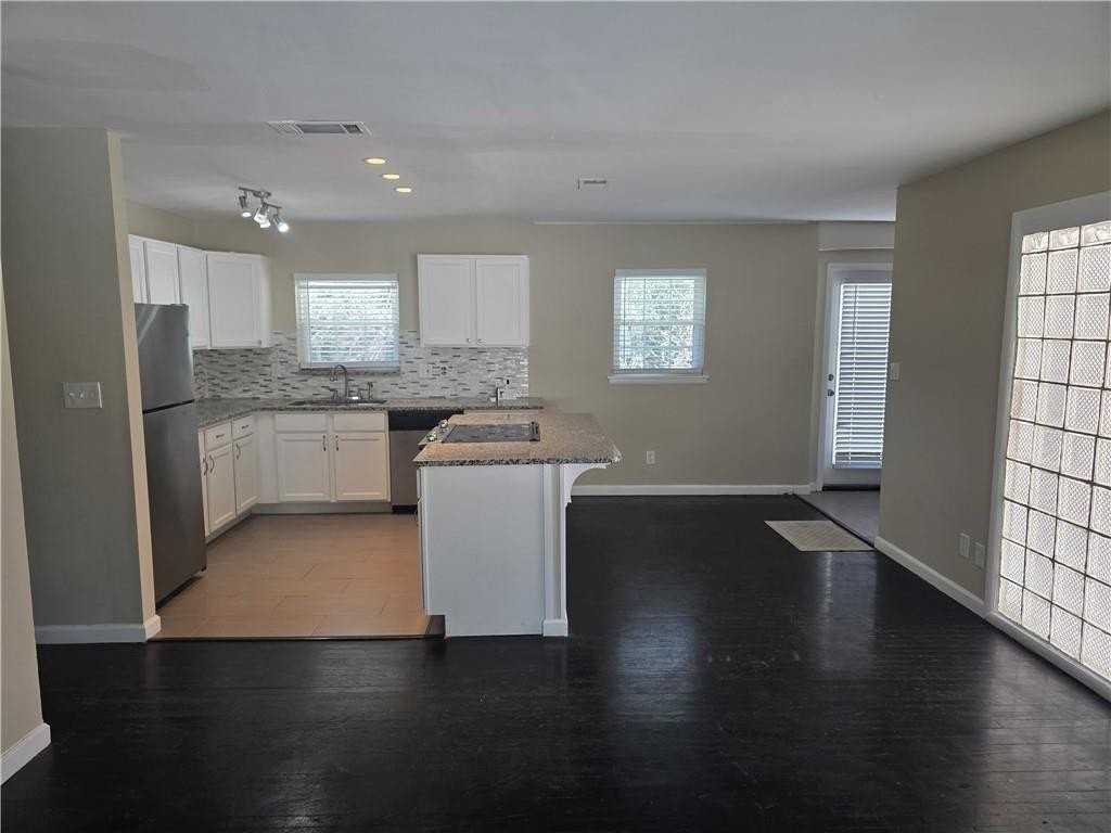 2435 Bouldercliff Way Se - Photo 2 of 4
