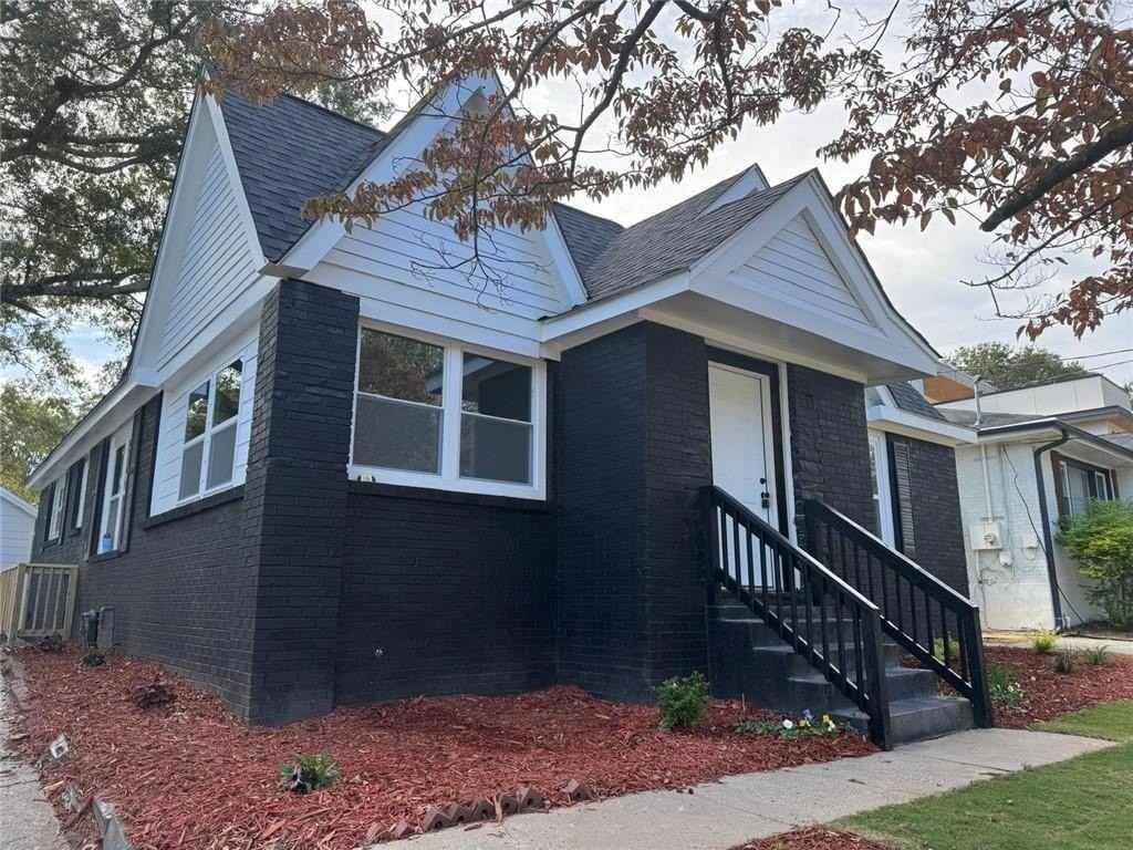 1332 Thurgood St Sw - Photo 2 of 40