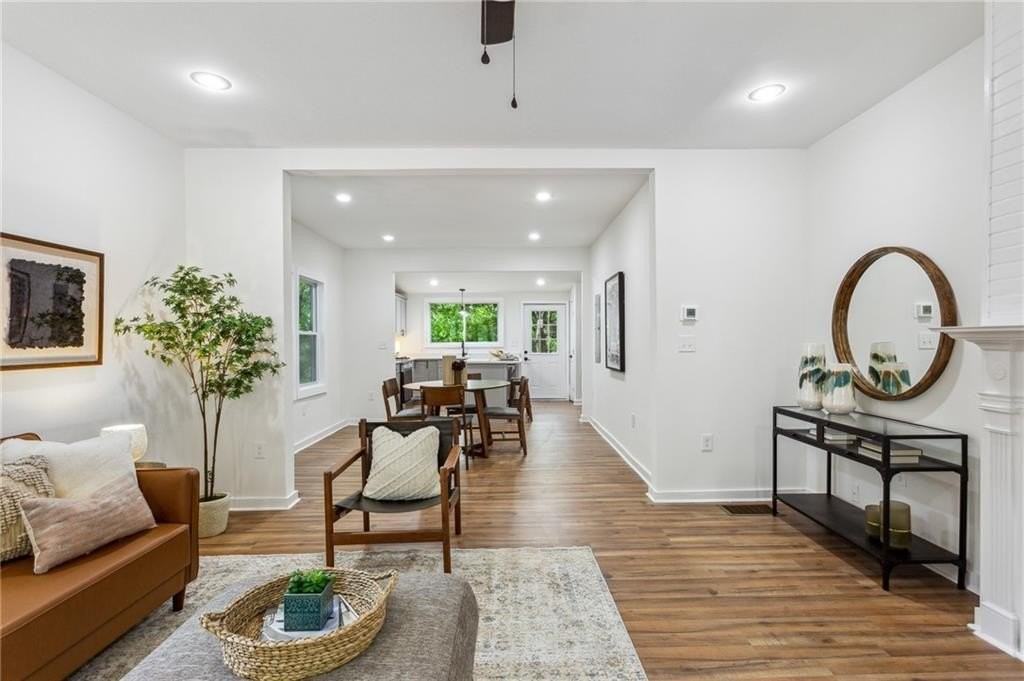 698 Garibaldi St Sw - Photo 4 of 26