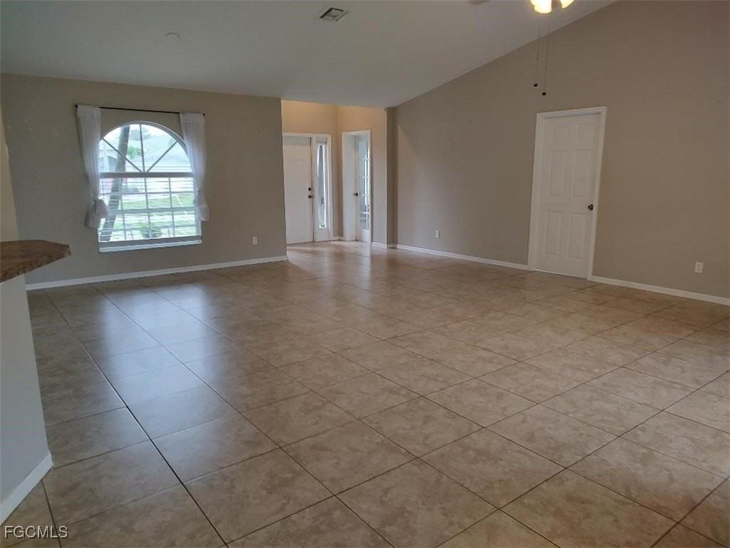 1034 Se 5th Pl - Photo 3 of 11