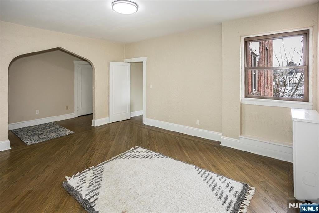 204 Church St - Photo 4 of 31