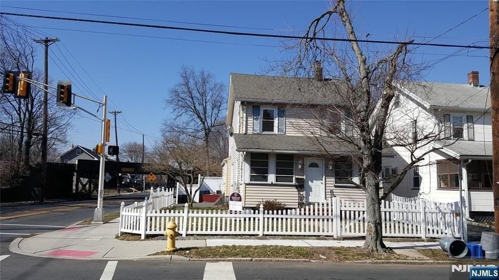 204 Spruce St #2 - Photo 4 of 24