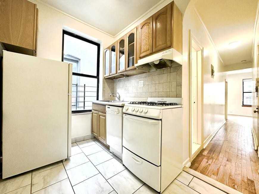 3133 Broadway - Photo 3 of 6