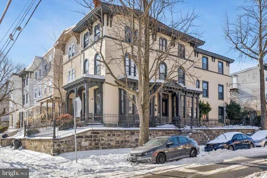 418 N 32nd St #3 - Photo 4 of 25