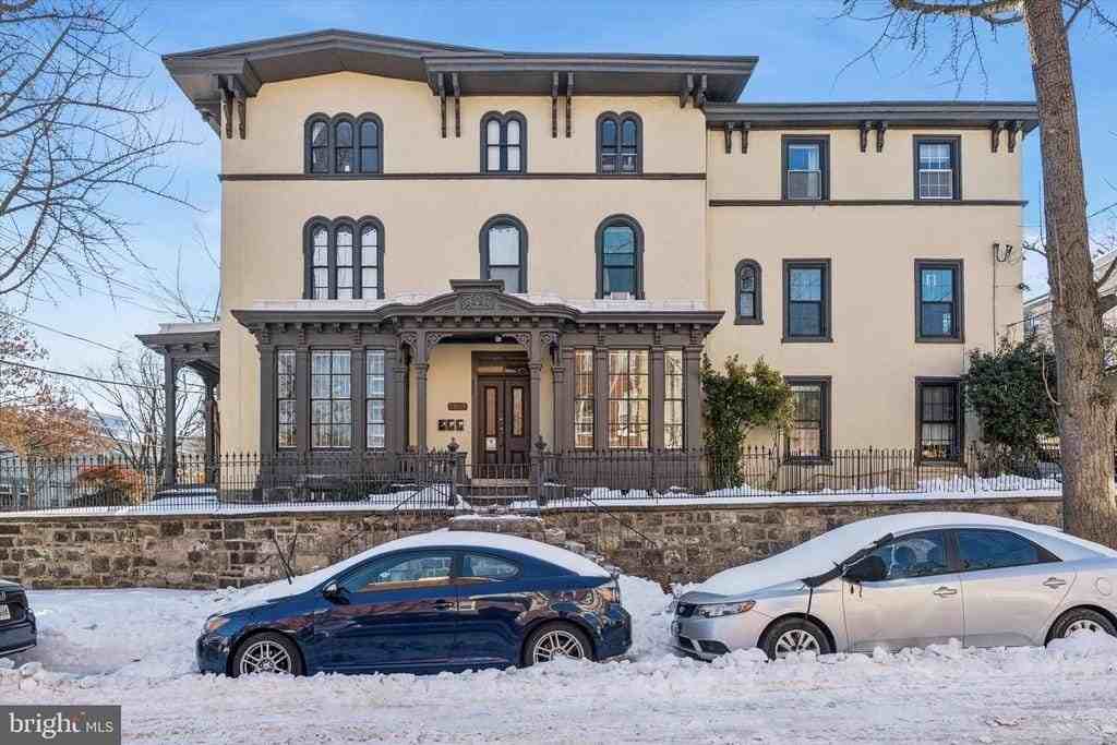 418 N 32nd St #3 - Photo 5 of 25