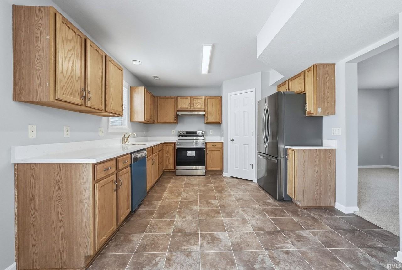 5121 Harmony Ln - Photo 4 of 31